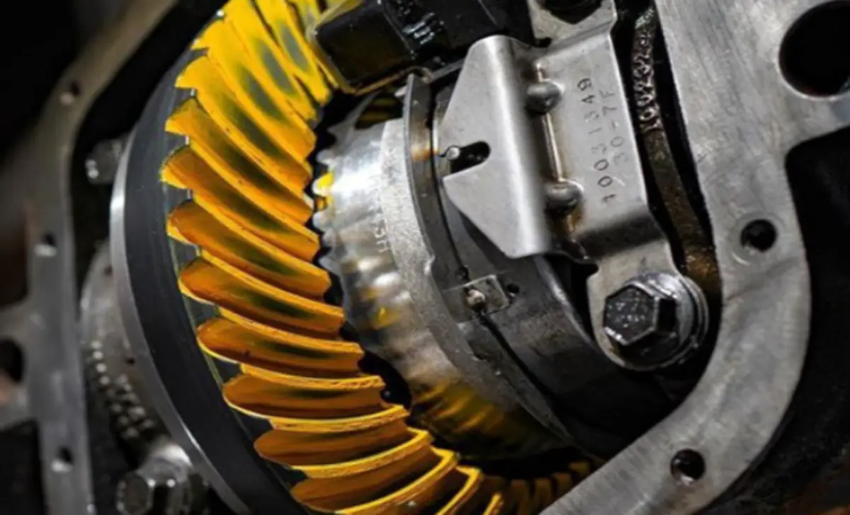 How To Remove The Pinion Gear On A Car