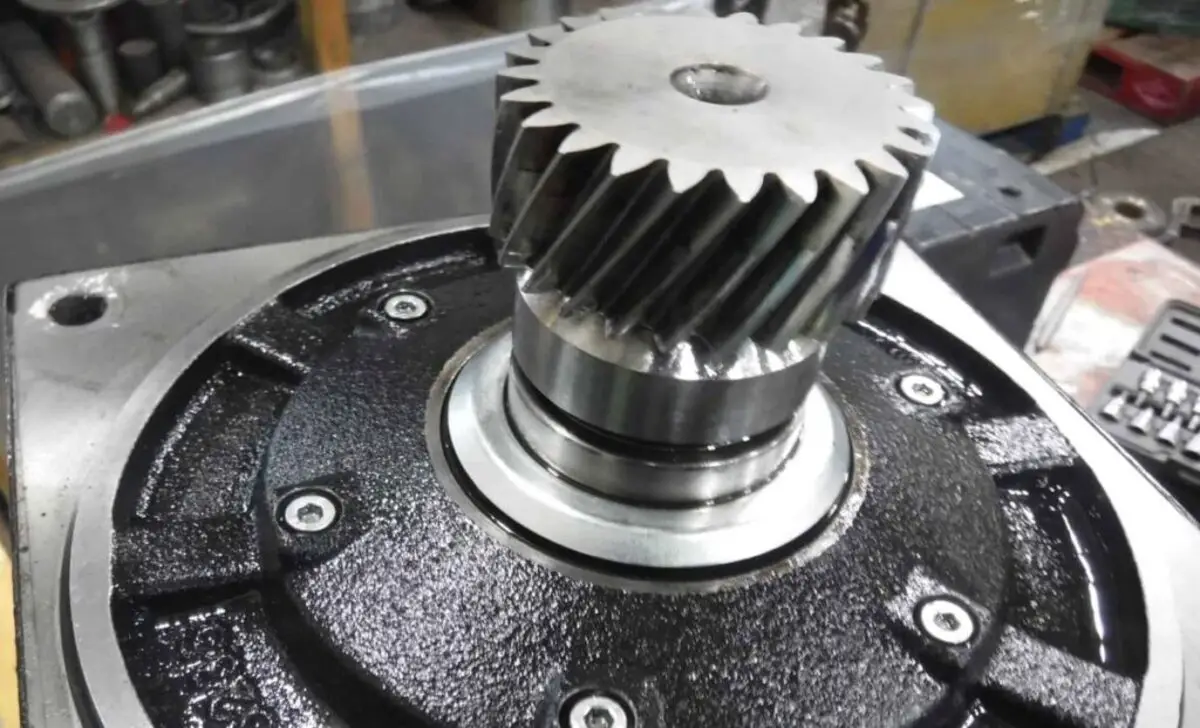How To Remove The Pinion Gear On An Engine