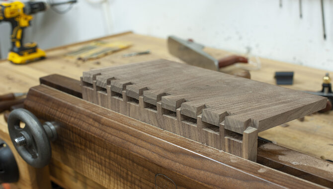 Making The First Dovetail Cut
